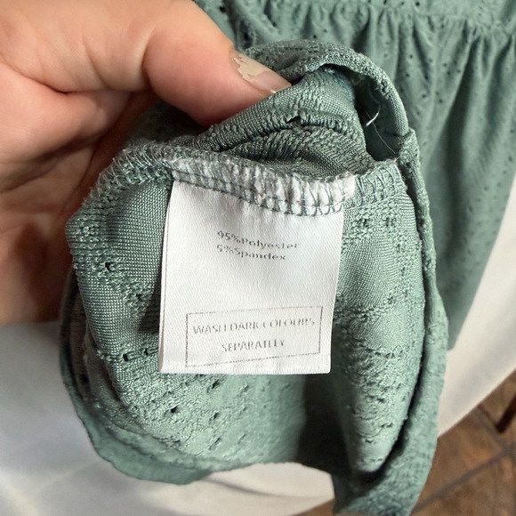 Chic Green Eyelet Blouse size Large - Picture 4 of 4